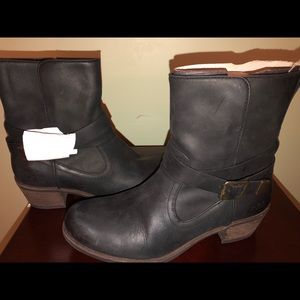 Ugg - Women’s Black Lorraine Water Resistant Boots